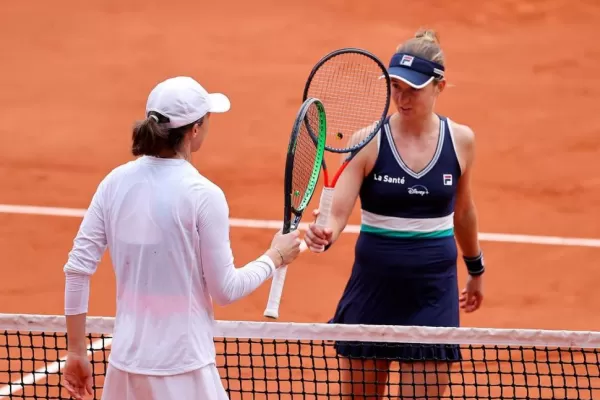 Nadia Podoroska no tuvo reacción y quedó eliminada en Roland Garros