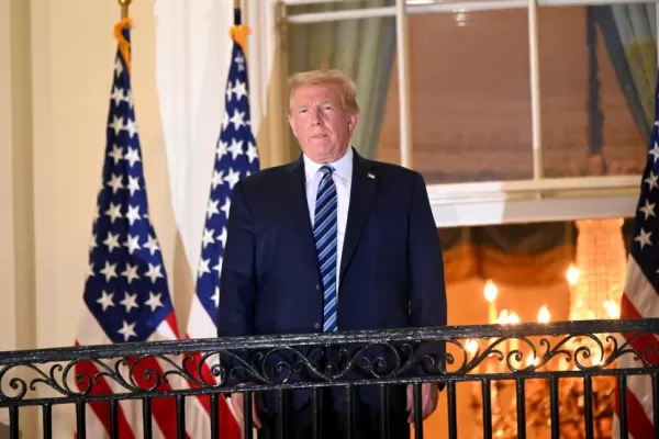 Trump causa una tormenta con su negativa a un debate virtual