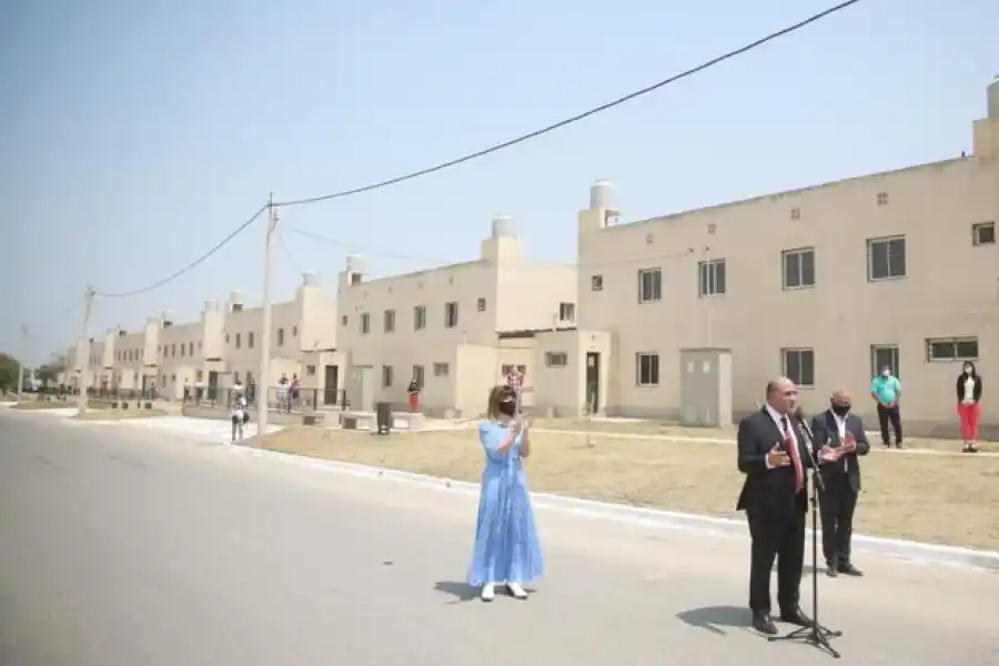 EN EL EVENTO. El gobernador Manzur, junto a la interventora Córdoba y el intendente Noguera. Foto: Comunicación Pública