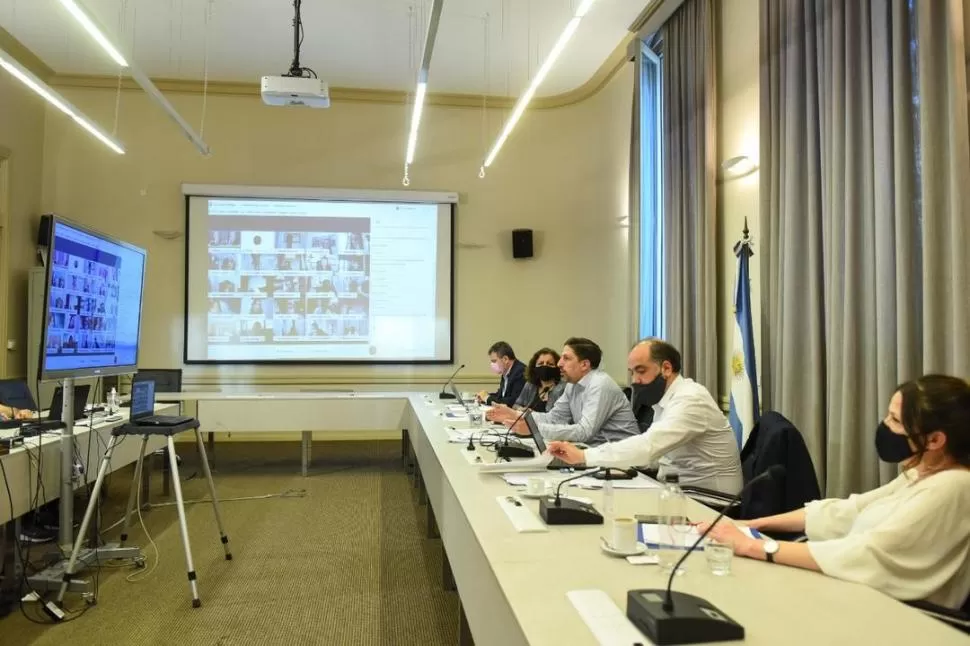 CONSEJO FEDERAL DE EDUCACIÓN. En la reunión virtual, el ministro Trotta junto a su equipo educativo. Ministerio de Educación de la Nacion