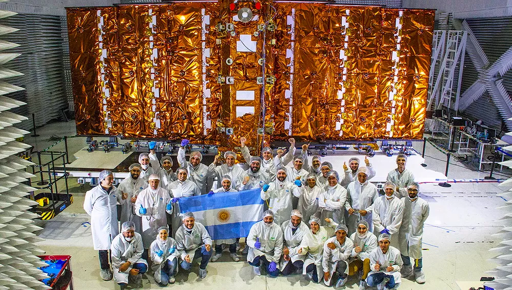 EQUIPO ARGENTINO. En la actualidad, nuestro país posee cuatro satélites en órbita -SAOCOM 1A y 1B-, y se encuentran en desarrollo un Lanzador o Inyector Satelital y un Satélite Oceánico.