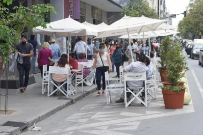 El centro se convirtió en un gran bar a cielo abierto