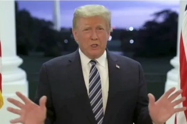 Trump reapareció en público en un acto de campaña 10 días después del positivo de covid