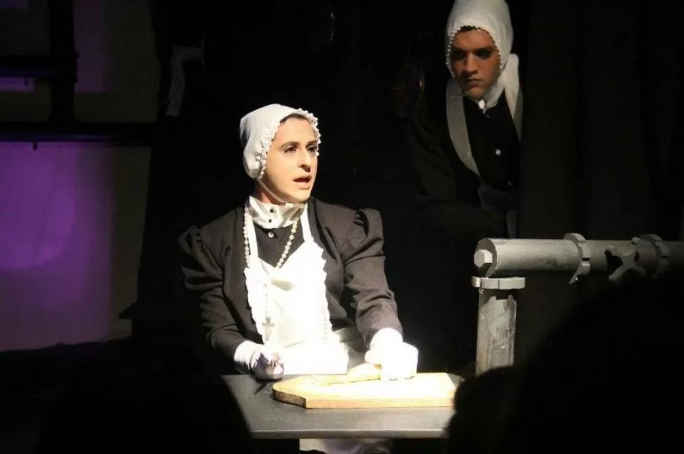 JUEGO DE ROLES Y DE PODER. “Mucamas” transcurre en una cocina oscura. 