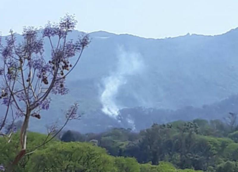 Bomberos trabajan en el cerro San Javier por nuevos focos de incendio 