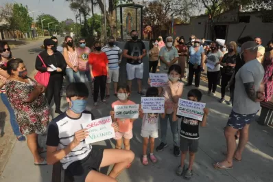 Asaltaron a una joven delante de un policía de custodia