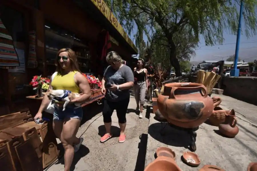 UN CLÁSICO. Paseo por el centro de compras de Tafí del Valle. 