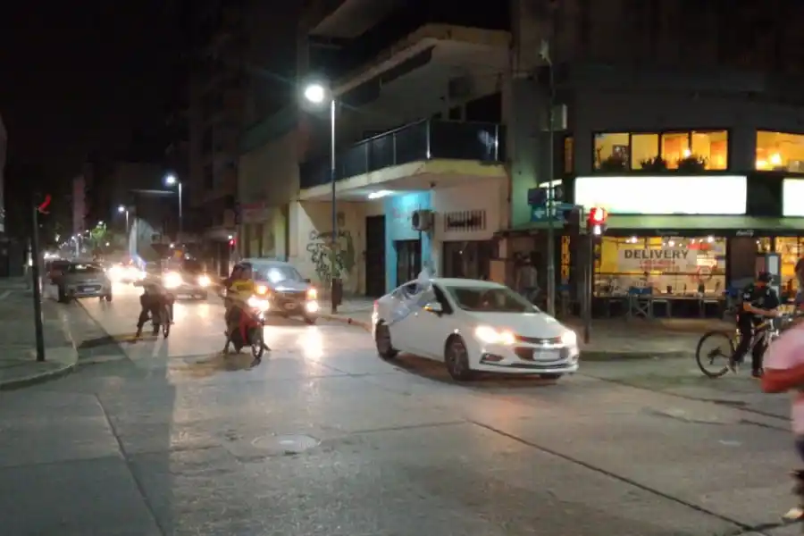 PROTESTA. Los familiares se movilizaron por distintas calles del centro de la capital. FOTO LUIS DUARTE