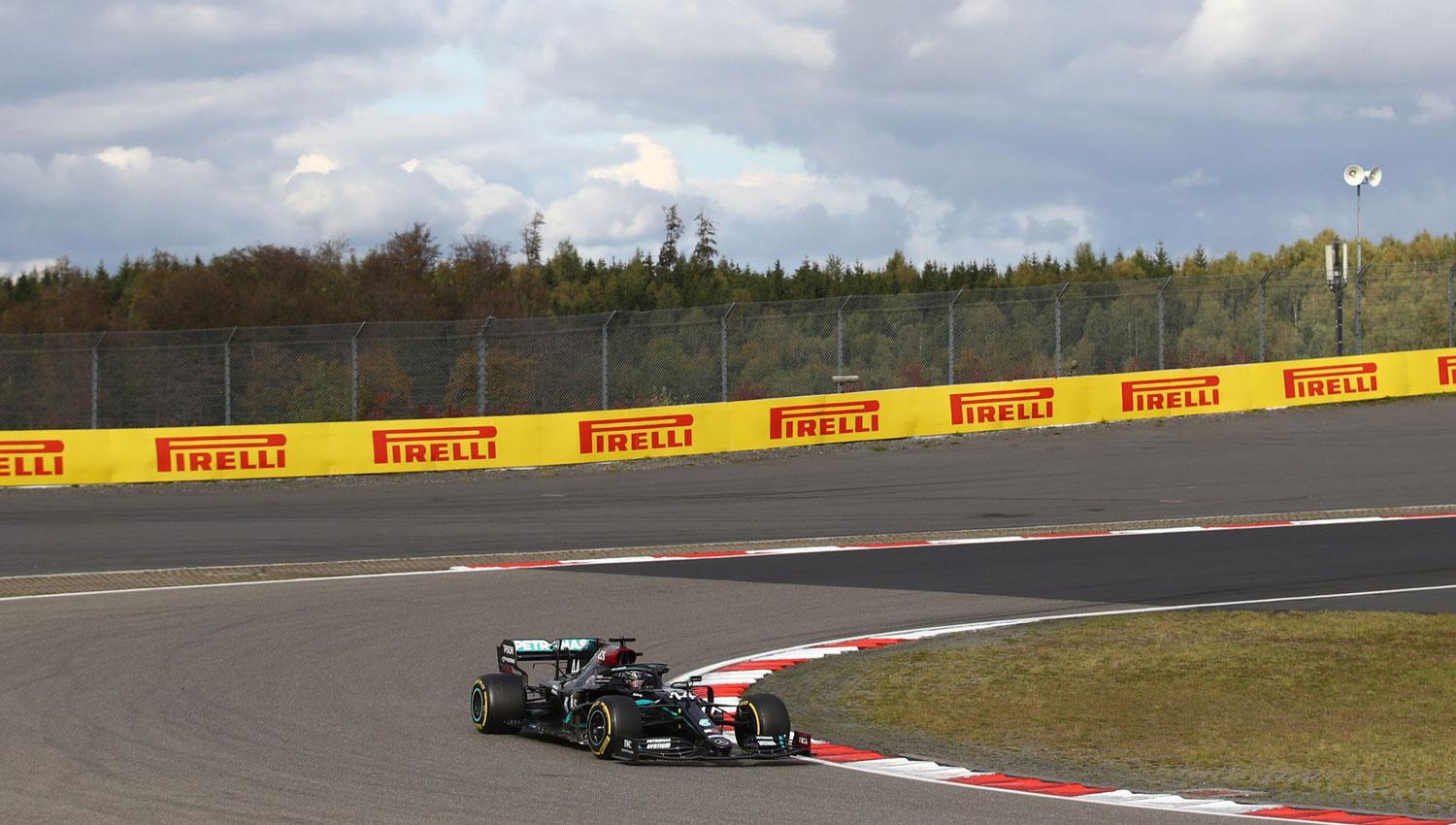 SUAVE ANDAR. Lewis Hamilton partió segundo pero desde la vuelta 13 tomó la delantera en Nürbungring.