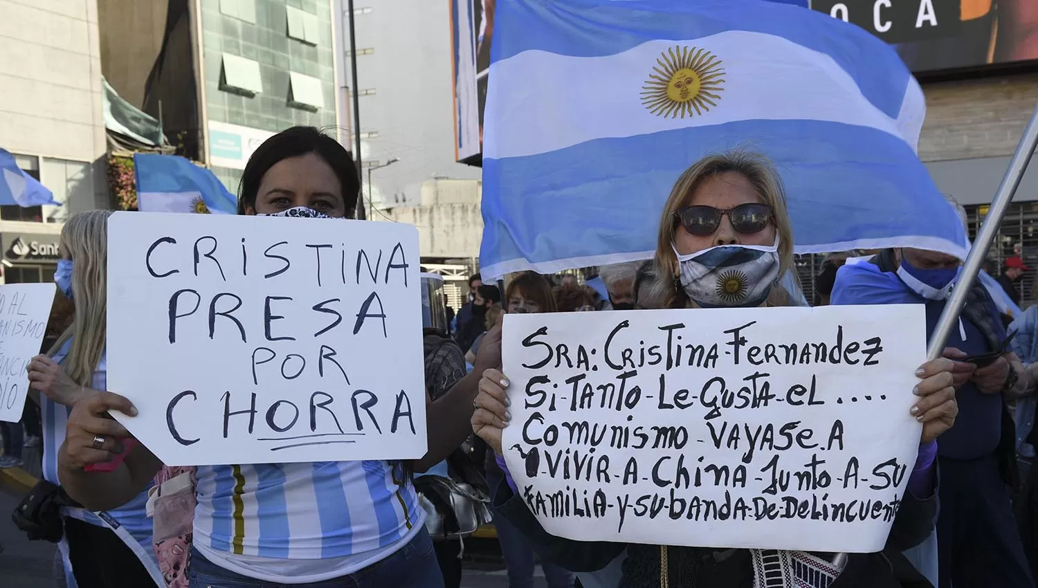 CRÍTICAS. Los manifestantes reprocharon diversas políticas ejecutadas por el Gobierno nacional, y se ensañaron contra la vicepresidenta, Cristina Fernández.