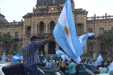 No nos van a tomar de rehenes: el reclamo de un grupo de tucumanos en el Banderazo