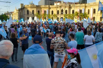 En Córdoba, estudiantes universitarios pidieron la vuelta de las clases presenciales