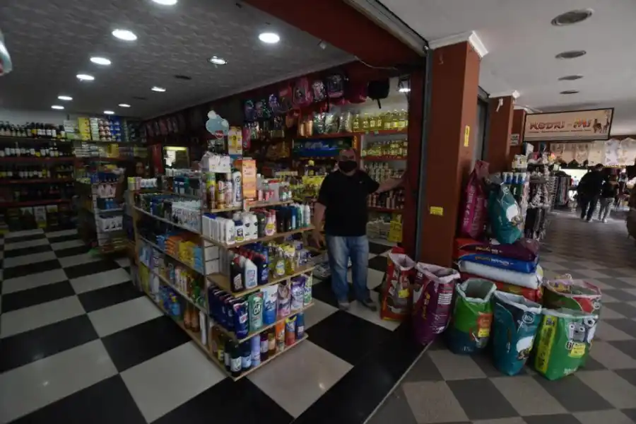 PEQUEÑO SÚPER EN LUGAR DE LA JUGUETERÍA. Orellana debió desistir de vender juguetes, no es redituable.  