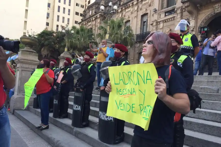 CONTRA CRISTINA. Fernández de Kirchner, la más criticada por los manifestantes.