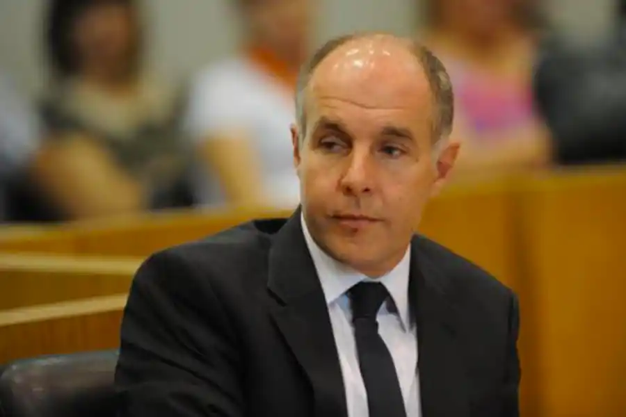 CLAUDIO VIÑA. Secretario de Ingresos Municipales.