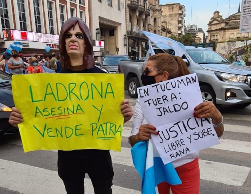 No nos van a tomar de rehenes: el reclamo de un grupo de tucumanos en el Banderazo