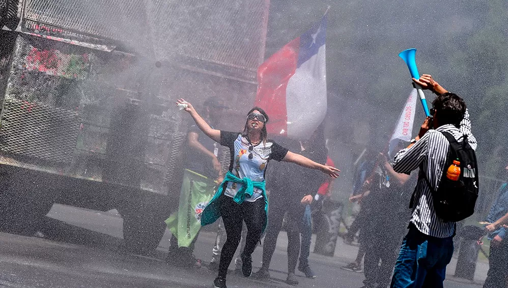 ANIVERSARIO. El 18 de octubre del año pasado estalló una severa crisis social en Chile, que devino multitudinarias manifestaciones que pusieron en jaque al segundo Gobierno del presidente, Sebastián Piñera, y lo obligaron a convocar el plebiscito constitucional.