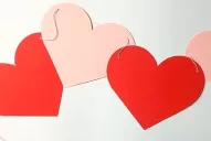 Cinco ideas caseras para que los niños sorprendan a mamá en su día sin gastar plata