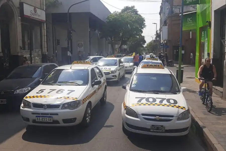 Movilización de taxistas en Tucumán