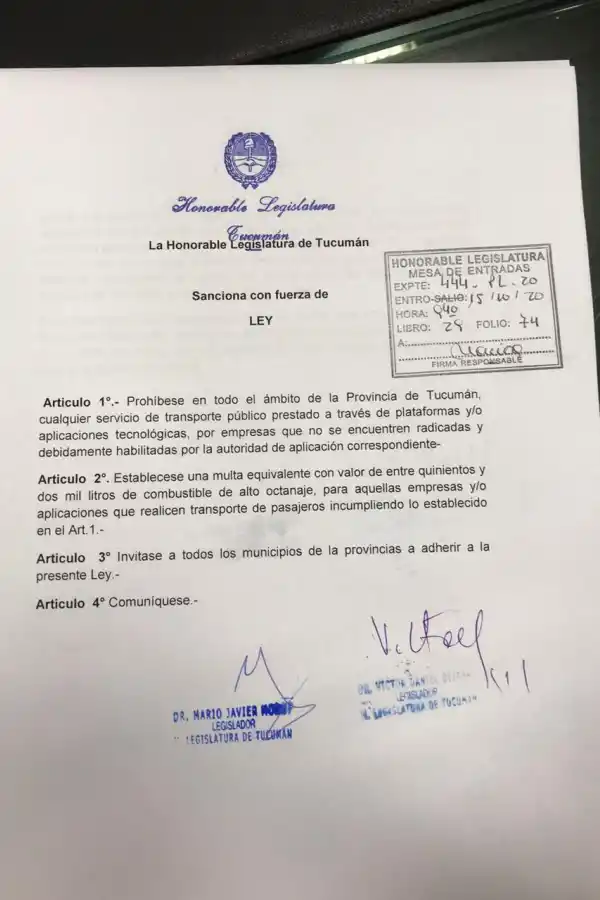 Presentan un proyecto para que se prohíba el desembarco de Uber en Tucumán