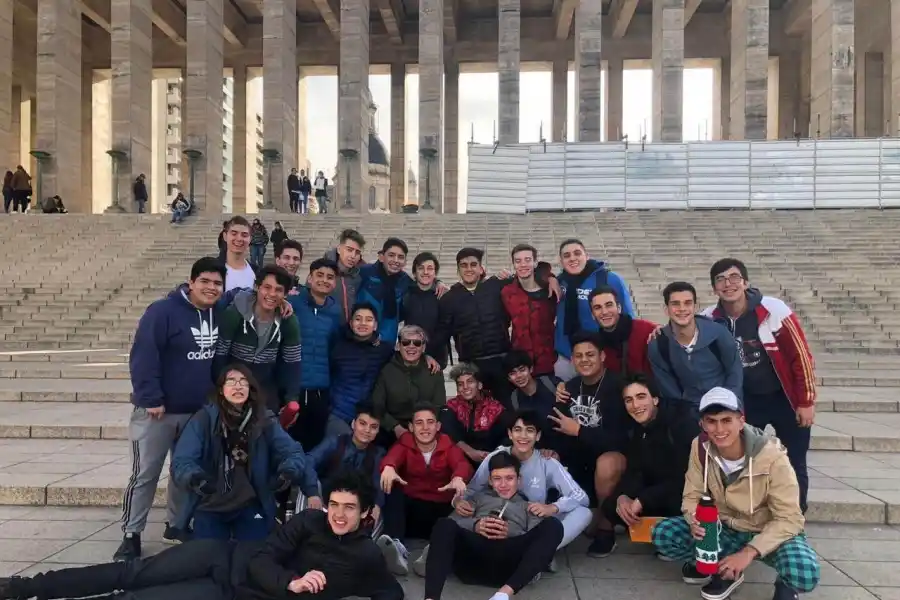 Francisco Gómez López y sus compañeros, en un viaje de estudiantes en 2019.