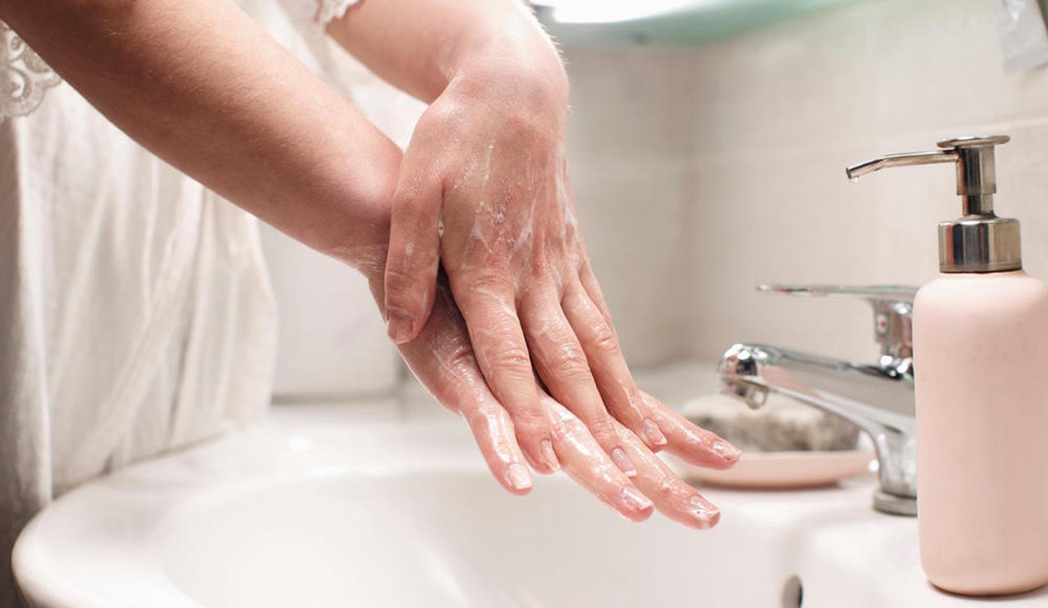Мытье рук относится к. Мытье рук. Мыть руки. Мытье рук с мылом. Мыло для рук.