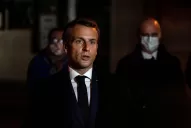 Video: un hombre le pegó una cachetada a Emmanuel Macron en el sur de Francia