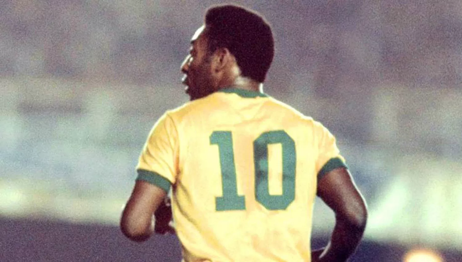LEYENDA. Pelé ganó tres mundiales con la selección de Brasil.