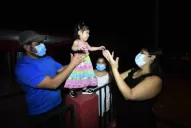 Gisel sólo ve a su bebé cuando el hisopado le da negativo