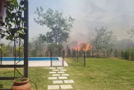 Bomberos de Yerba Buena sofocaron un incendio en una zona de pastizales