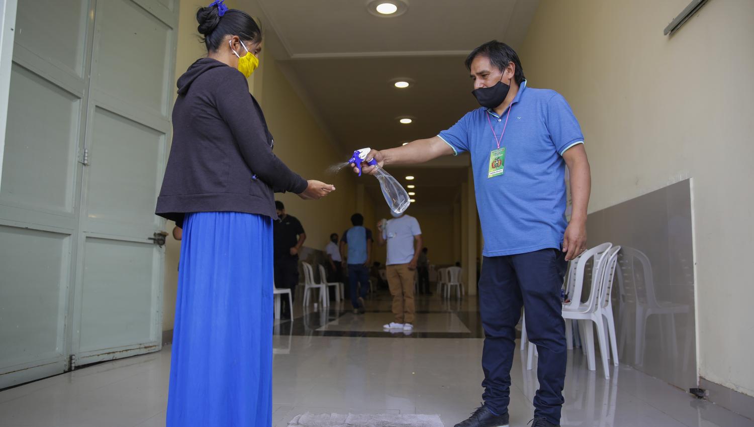 ELECCIÓN. Casi el 74% de los integrantes de la comunidad boliviana residente en Tucumán que votaron hoy se inclinaron por el Movimiento al Socialismo.