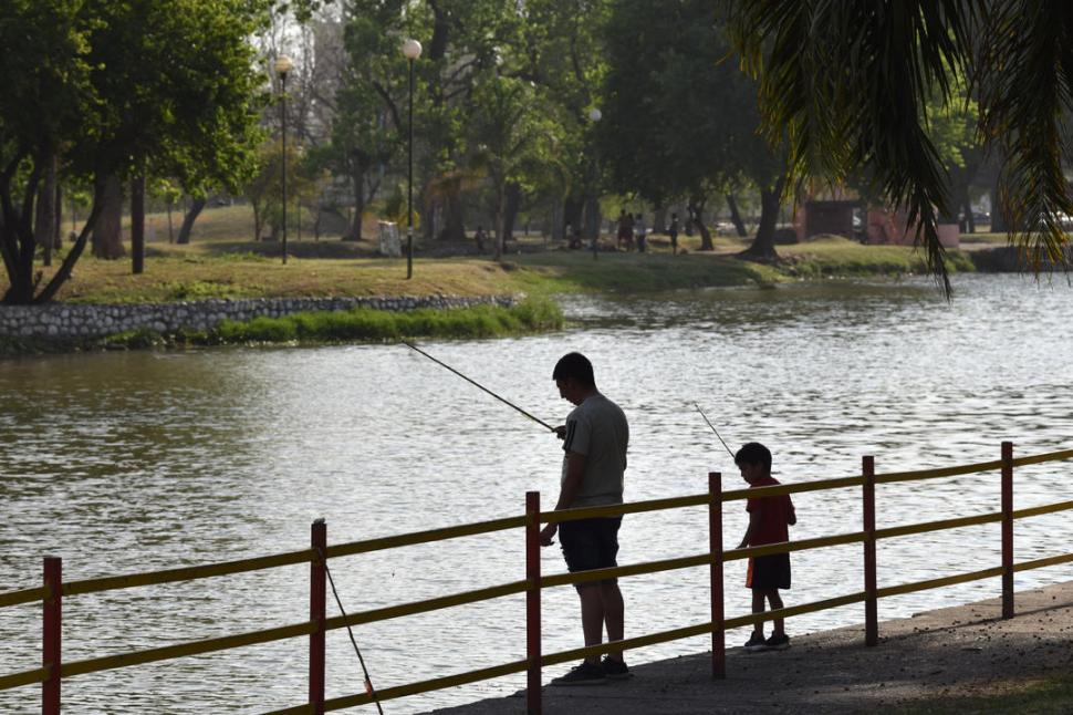 PESCA En el lago San Miguel.  