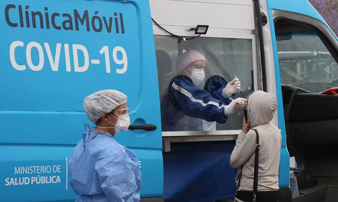 EXPUESTOS. Trabajadores de la sanidad afrontan la batalla contra la pandemia. Foto: Prensa Siprosa