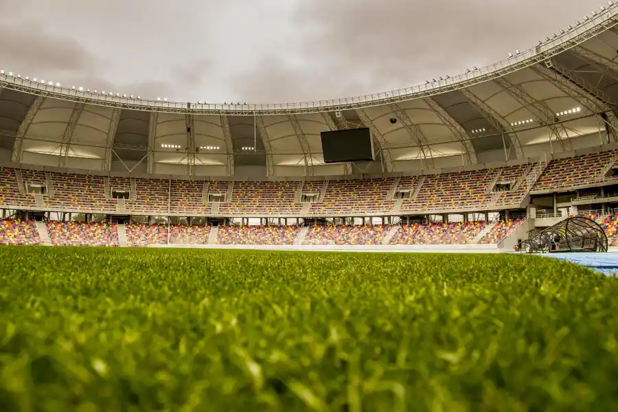 SATISFECHOS. Una delegación de la Conmebol realizó una visita técnica al estadio Único 