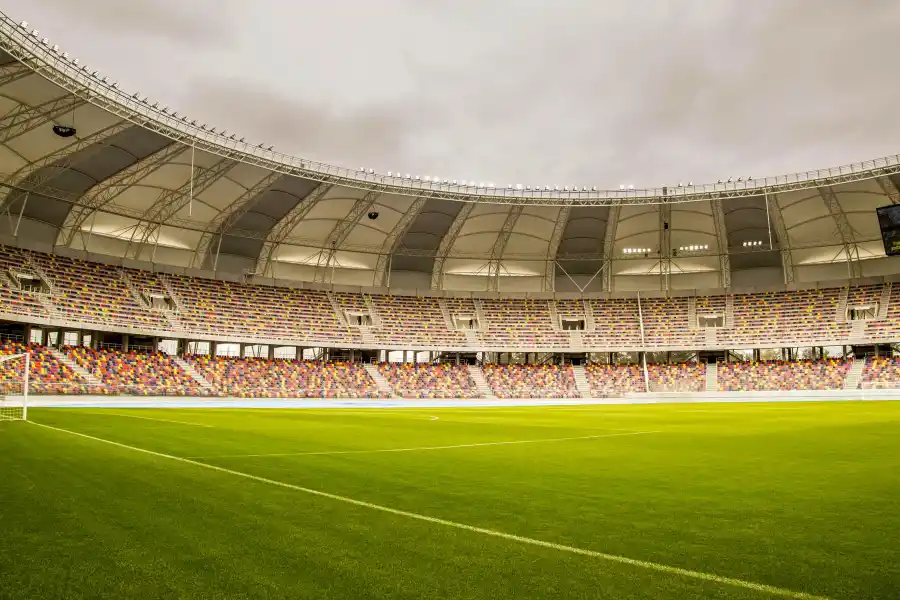 SATISFECHOS. Una delegación de la Conmebol realizó una visita técnica al estadio Único 