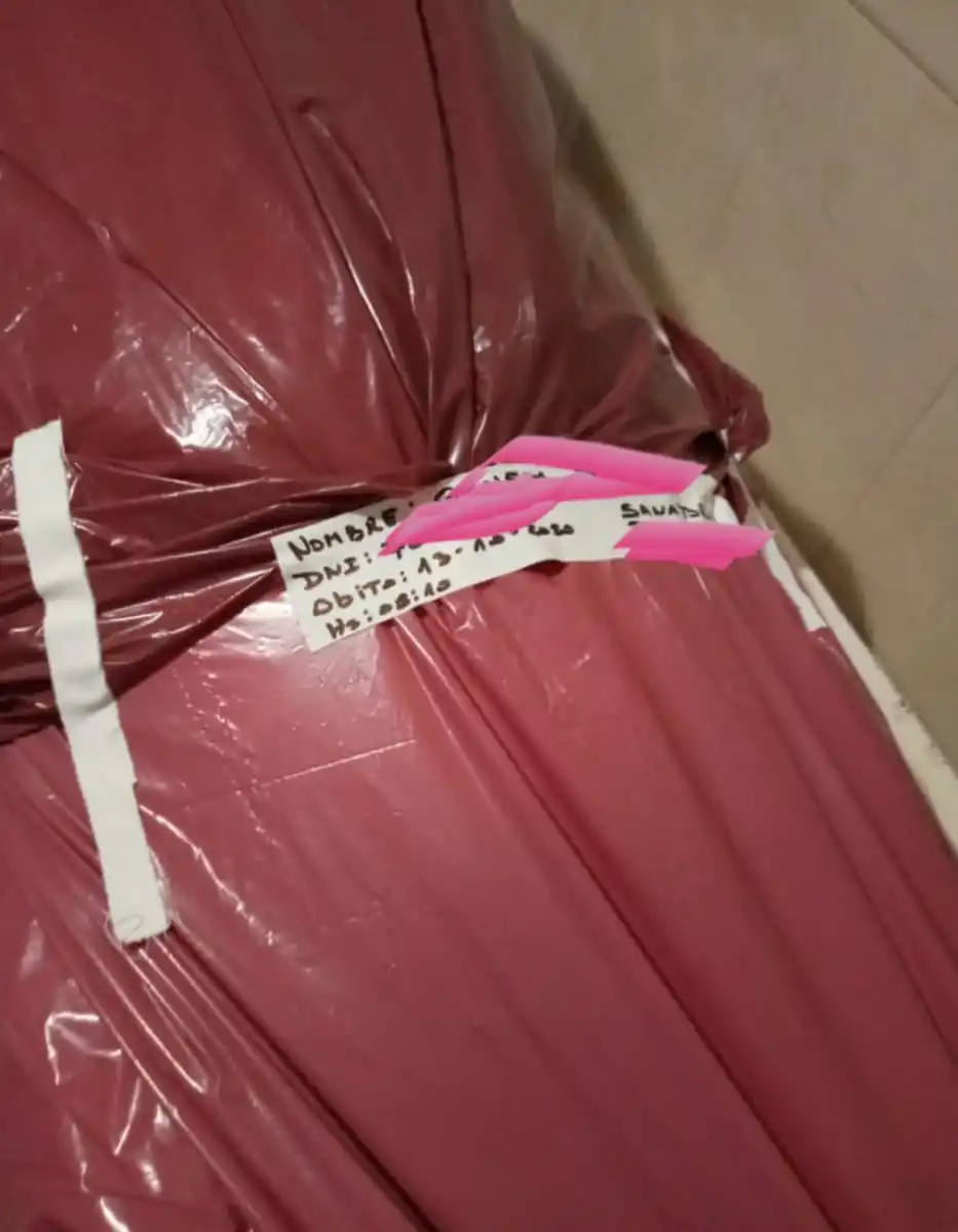 Hay clínicas en Tucumán que envuelven a los muertos por covid-19 en bolsas para residuos