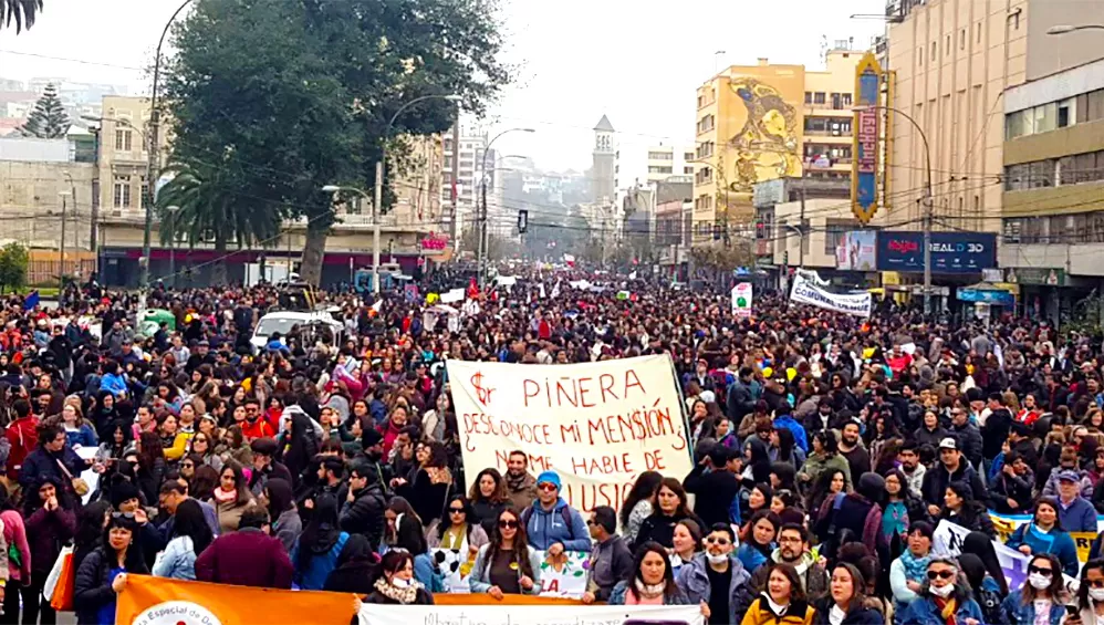 A LAS URNAS. Tras las protestas de un año atrás, el Gobierno de Chile debió convocar a un plebiscito, para que la ciudadanía decida si se cambia o no la Constitución que dejó la dictadura (1973-1990).