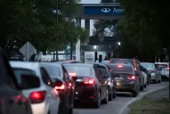 Los taxistas amenazan con cortar el acceso al aeropuerto si no los dejan trabajar