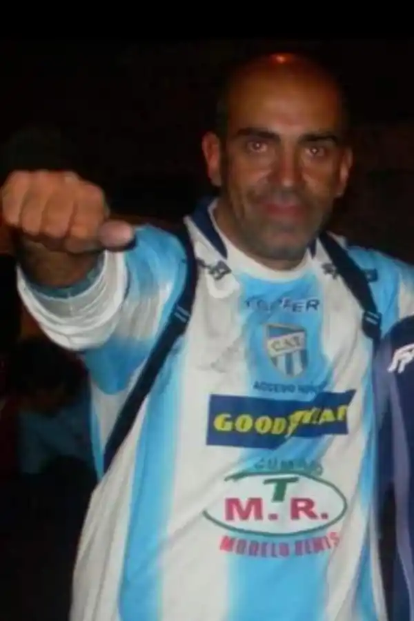 VOLVERÁ. La foto de Gustavo Vellicce, padre de Juan, que estará en la bandera.  