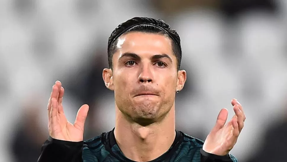 REZAR. Ronaldo debería juntar las manos para orar. Si el virus no lo abandona, no enfrentará a Messi.