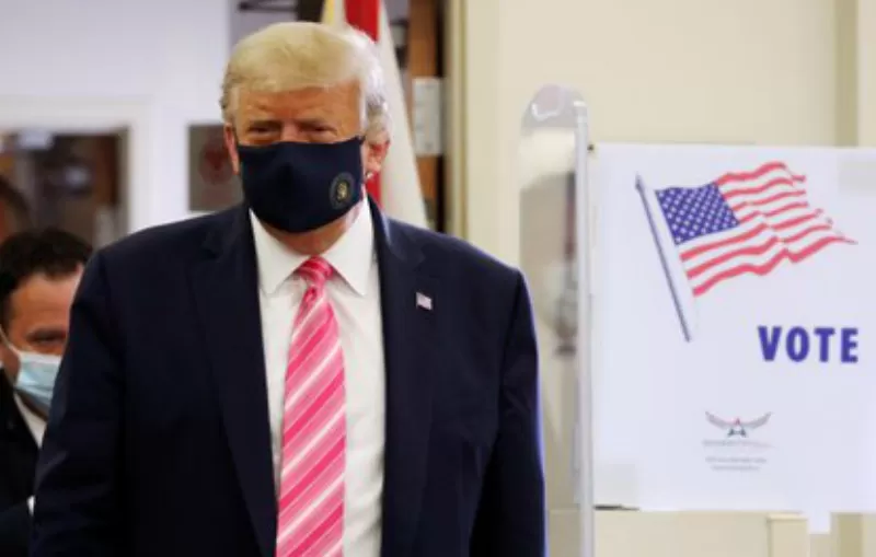 El presidente de EEUU sufragó por anticipado en Florida: voté por un tipo llamado Trump