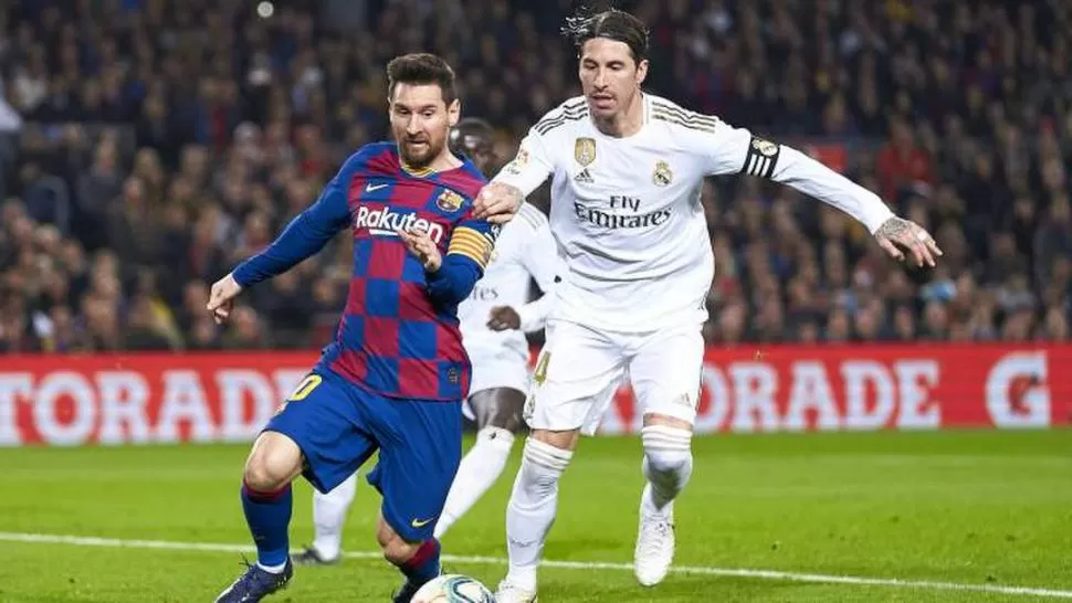 DUELO. Los capitanes, Messi y Ramos, pelean por la pelota en uno de los tantos clásicos españoles. 