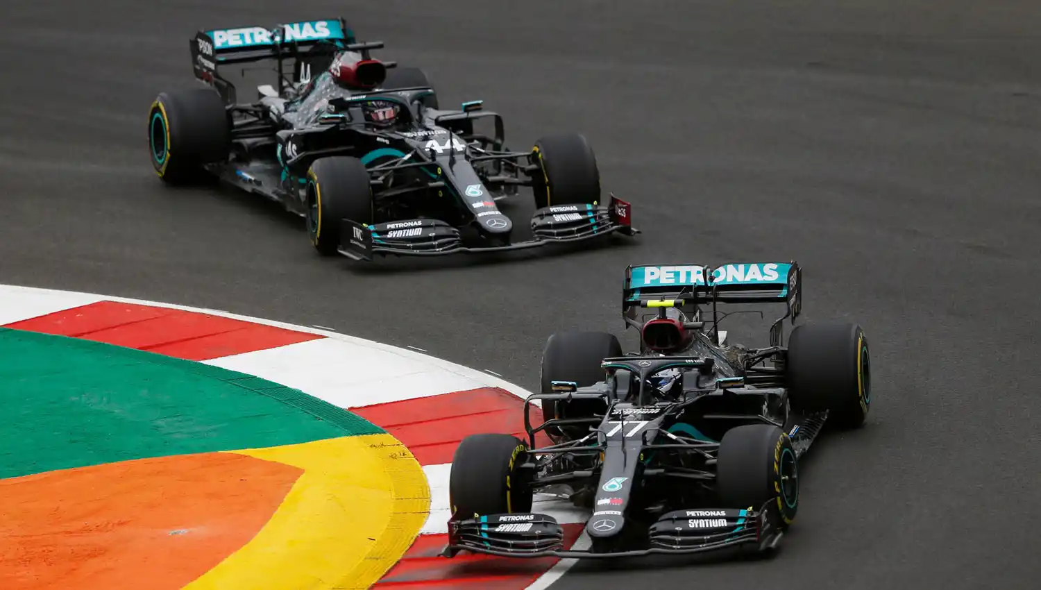 TODO MERCEDES. Hamilton y Bottas dominan la temporada 2020.