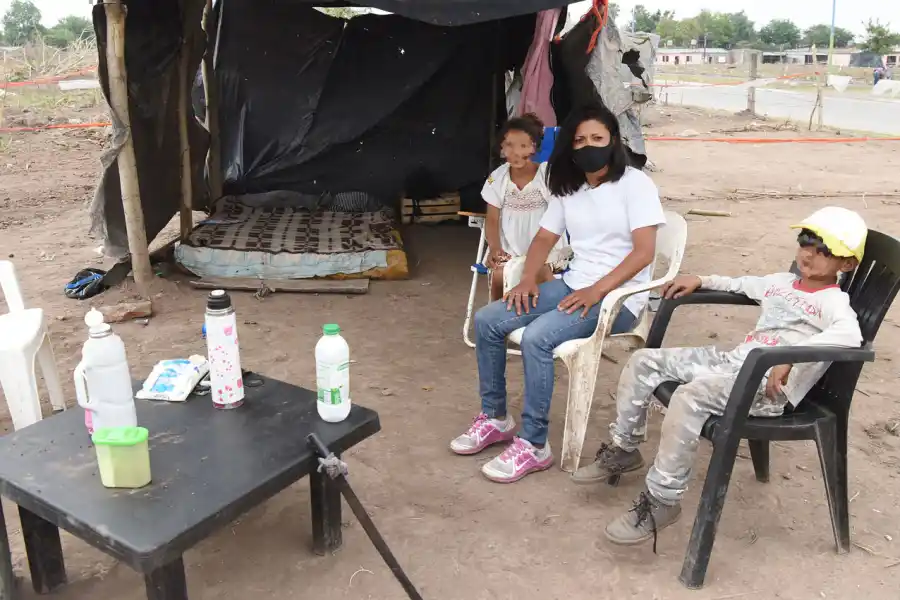 PEÑALVA Y SUS HIJOS. La joven dice que no tiene a dónde más ir.