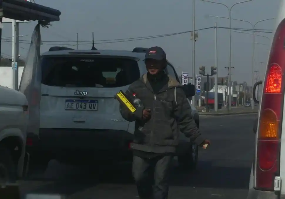 DE AUTO EN AUTO. Cuando se enciende el rojo, empieza la búsqueda.