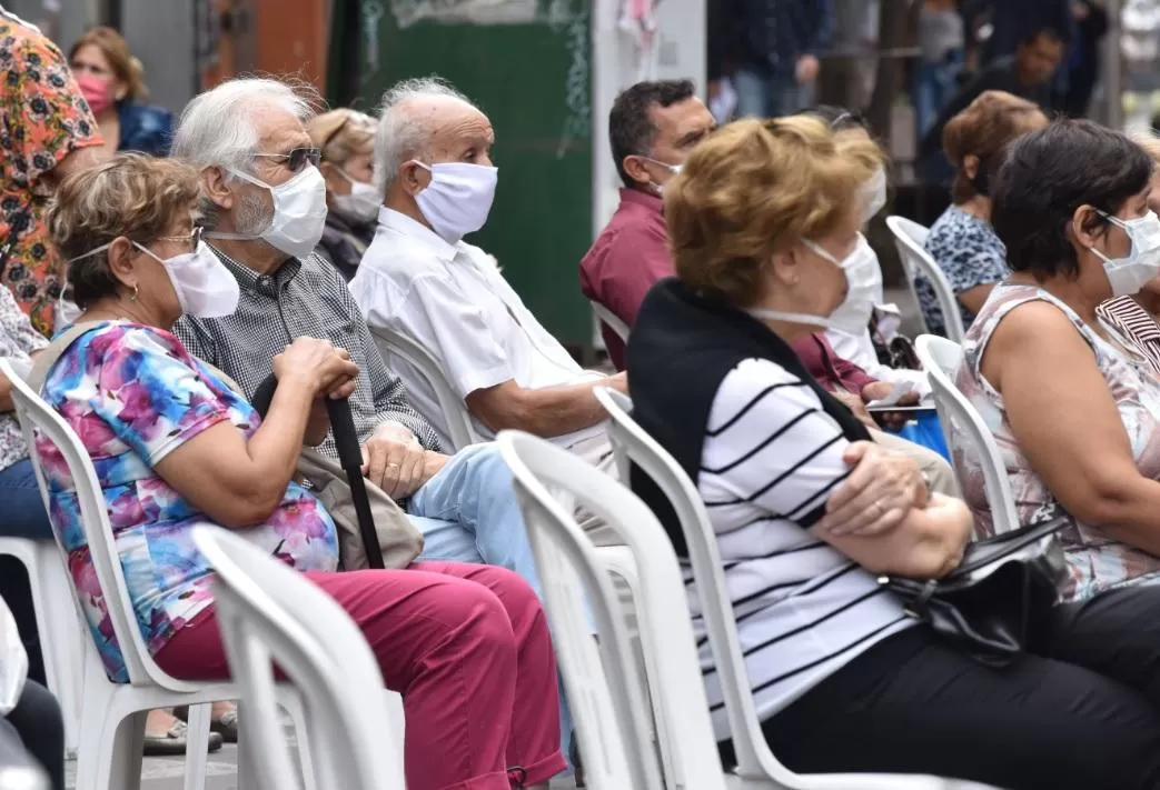 El riesgo del contagio por aire: los expertos advierten sobre actividades cotidianas