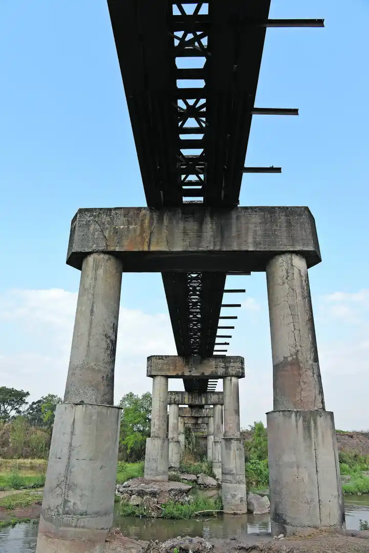 IMPONENTE OBRA. El ferrocarril es de trocha ancha y llegaba desde Retiro hasta frente a la plaza Alberdi..