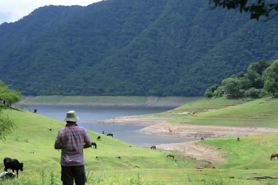 ESCABA. Imagen del dique tucumano que, por la sequía, tiene poca agua. LA GACETA 