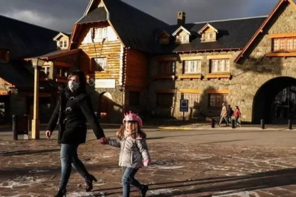 Bariloche demandará a los estudiantes que viajaron sabiendo que tenían covid-19