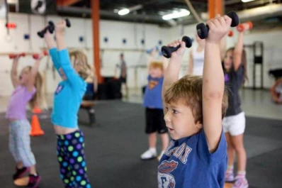 ¿Es positivo que un niño realice entrenamientos de fuerza?